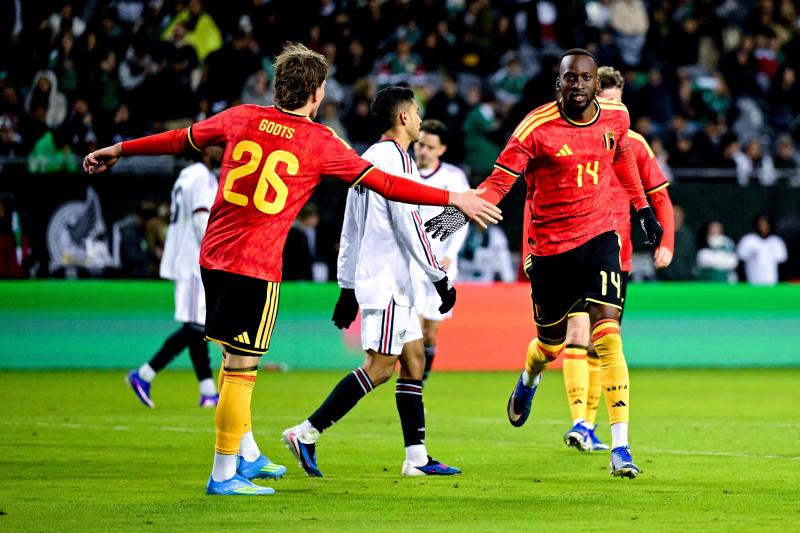 <p>Dodi Lukebakio (rechts) traf für die Belgier zum 1:1.</p>