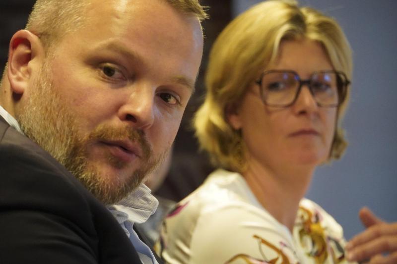 <p>Föderalminister Mathieu Bihet mit WFG-Geschäftsführerin Nathalie Klinkenberg</p>