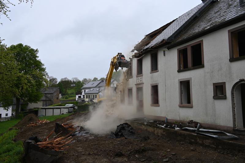 <p>Am Montag hat der Abriss begonnen.</p>