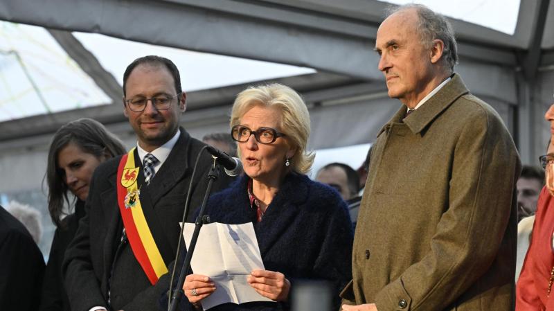 <p>Prinzessin Astrid und Prinz Lorenz waren bei der Eröffnung der Nationalen Spiele in Malmedy dabei. Links im Bild: Malmedys Bürgermeister Jean-Paul Bastin.</p>