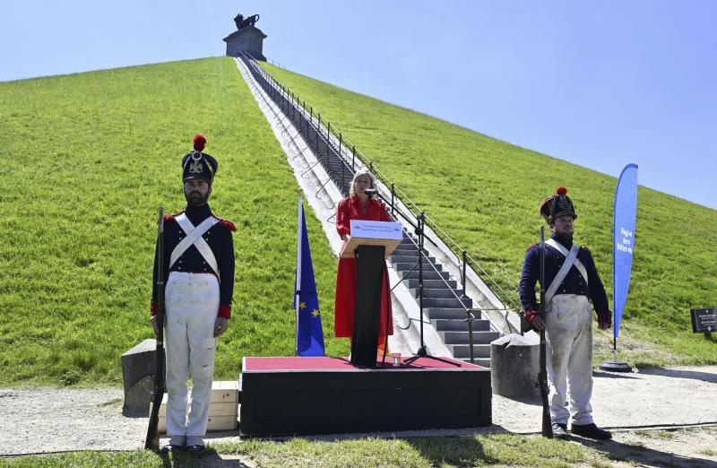 <p>Die Föderalministerin für Immobilienverwaltung, Vanessa Matz, beim offiziellen Pressetermin zur Vorstellung der abgeschlossenen Renovierungsarbeiten am Löwenhügel von Waterloo.</p>