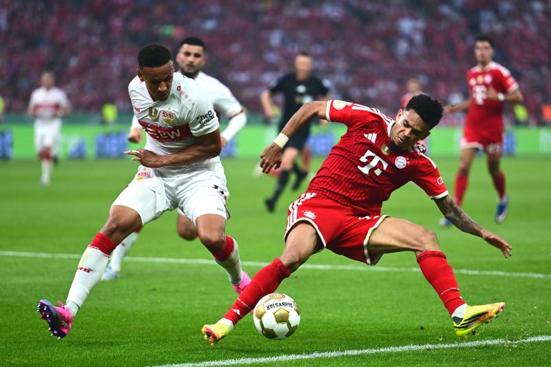 <p>Luca Jaquez (l, VfB Stuttgart) und Luis Díaz (Bayern München) in Aktion.</p>