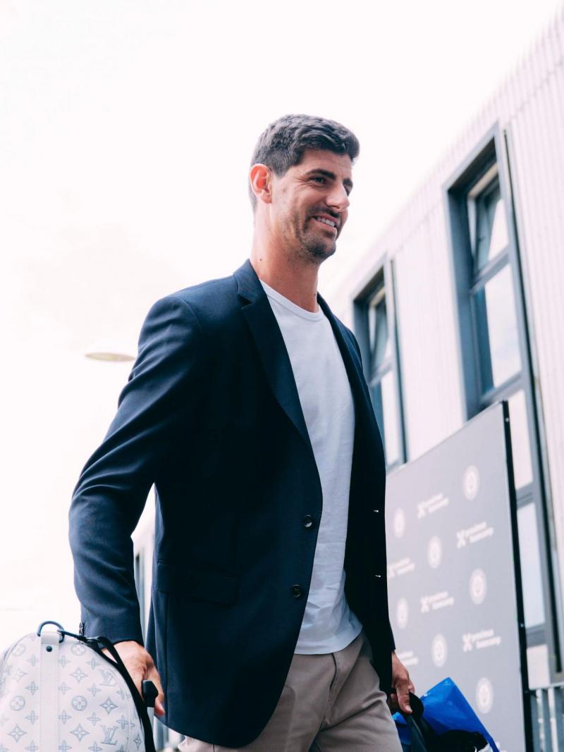 <p>Thibaut Courtois trifft im Basecamp in Tubize ein.</p>