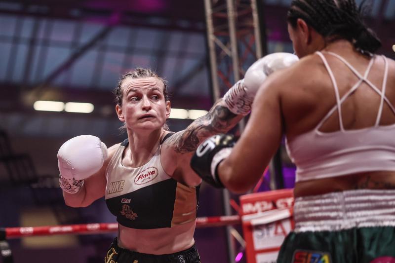 <p>Femke Hermans (links) sicherte sich in Charleroi den WBC-Silver-Titel im Superweltergewicht.</p>