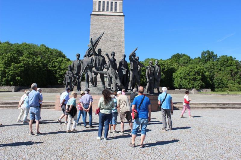 <p>Die Teilnehmer besuchten auch die Gedenkstätte Buchenwald.</p>