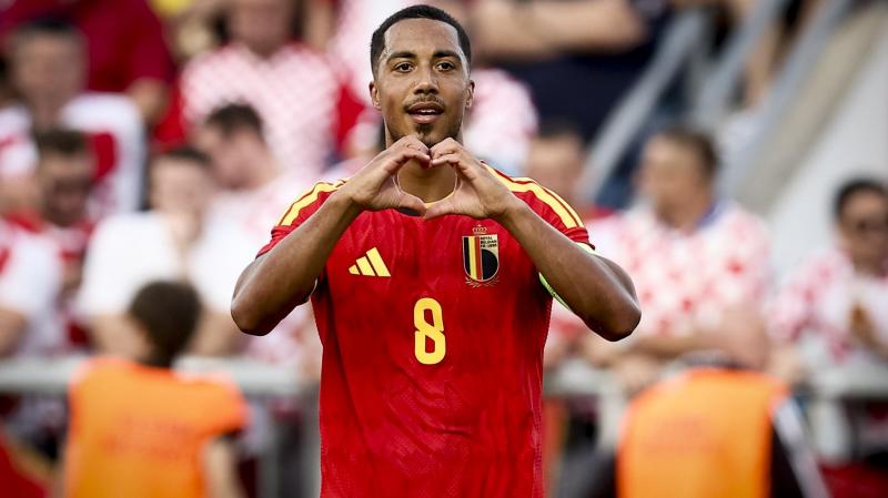 <p>Kapitän Youri Tielemans erzielte kurz vor der Pause den Treffer des Tages.</p>