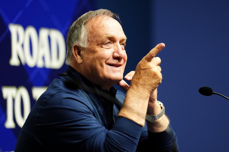 <p>Mit 78 stellt Dick Advocaat (Curacao) einen neuen WM-Altersrekord auf.</p>