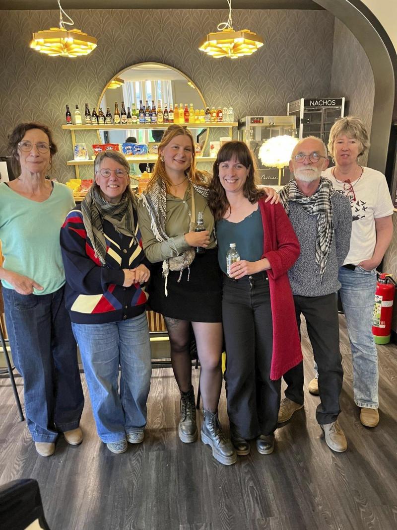 <p>Das Foto zeigt die Gruppe „Aktiv für Palästina“: Marie-Josée Cremer, Mireille Schöffers, Clara Falkenberg, Catherine Bettendorff, Leo Freichels und Véronique Wetzelaer (von links). Es fehlen Claudia Velz, Fiorenza Boccali und Anne Heiners.</p>