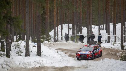 <p>Der St.Vither Thierry Neuville und sein Copilot Nicolas Gilsoul unterwegs in ihrem Hyundai i20 WRC bei der Rallye Schweden.</p>