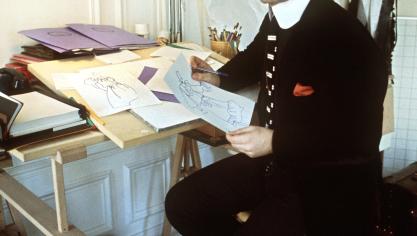 <p>Diese Archivaufnahme zeigt Karl Lagerfeld an einem Zeichentisch im Jahr 1979.</p>