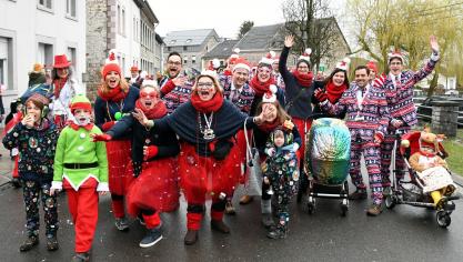 <p>Stimmungsvoll wie immer, der Raerener Karnevalszug am Sonntag. Foto: Ralf Schaus</p>