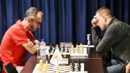 <p>Das Spitzenbrett bildete Eric Vandendoel (Wirtzfeld, links) gegen Lars Stark (Eynatten, rechts).</p>