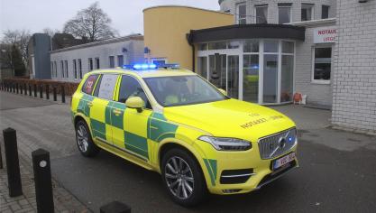 <p>Das neue Einsatzfahrzeug des St.Vither Notarztdienstes: ein Volvo XC 90 in der mittlerweile in ganz Belgien für die Notfallmedizin einheitlichen Farbgebung gelb-grün.</p>