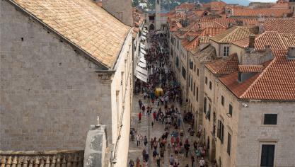 <p>Dubrovnik wird oft als „Perle der Adria“ bezeichnet – eine Floskel des Tourismusmarketings.</p>