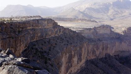 <p>Wild ist die Landschaft im Oman – das Attribut wird gerne verwendet, um für Reisen in aufregende Länder zu werben. Suggeriert wird ein großes Abenteuer.</p>