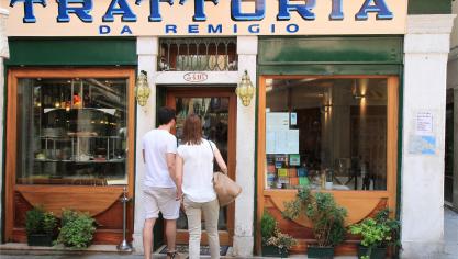 <p>Trattoria ist Italien: Wenn es auf Reisen vor allem um Essen und Trinken geht, wird dies oft mit dem Wort Kulinarik umschrieben.</p>
