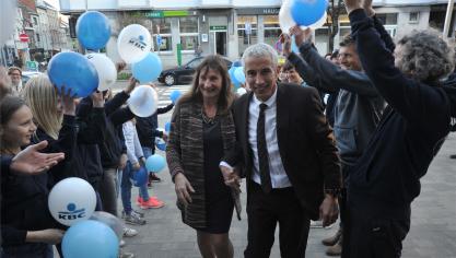 <p>Mitglieder Eupener Sportvereine bereiteten Josef Thaeter und seiner Frau Marita vor dem Rathaus einen herzlichen Empfang.</p>