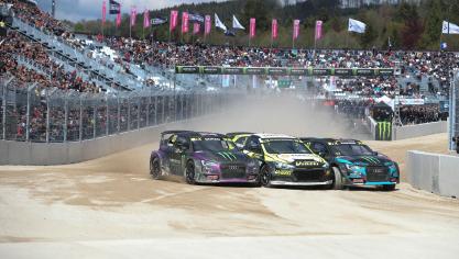 <p>Großes Lob gab es von den Fahrern für die neue Rallycross- Anlage in Spa-Francorchamps mit der stimmungsvollen Arena.</p>