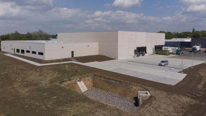 <p>Die neuen Produktions- und Lagerhallen mit einer Gesamtfläche von 2.500 Quadratmetern wurden den bisherigen Bauten der Beschützenden Werkstätte angegliedert.</p>