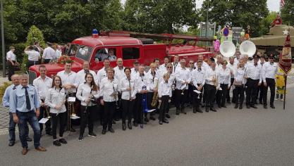 <p>Der farbenfrohe Korso beim Ginsterfest im luxemburgischen Wiltz stand unter dem Motto „Visit Éislek“, wobei auch der geschmückte Feuerwehrwagen aus Rocherath einen echten Blickfang darstellte.</p>