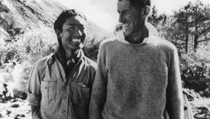 <p>Der neuseeländische Bergsteiger Edmund Hillary (r) mit dem Sherpa Tenzing Norgay (auch Tiger des Schnees genannt), der ihn bei der Erstbesteigung des Mount Everest 1953 begleitete. Im Mai 1953 stand Edmund Hillary als erster Mensch auf dem Gipfel des Mount Everest. Am 20.07.2019 würde er hundert Jahre alt.</p>