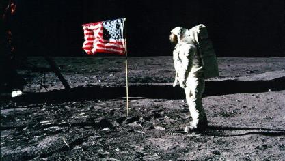 <p>Geschichte geschrieben: Apollo-11-Astronaut Edwin „Buzz“ Aldrin neben der US-Flagge auf dem Mond.</p>