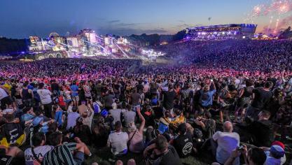 <p>Das Tomorrowland ist eines der beliebtesten Festivals der Anhänger der elektronischen Tanzmusik. Jährlich reisen über 400.000 Menschen aus aller Welt nach Belgien.<br />
Foto: David Hagemann</p>