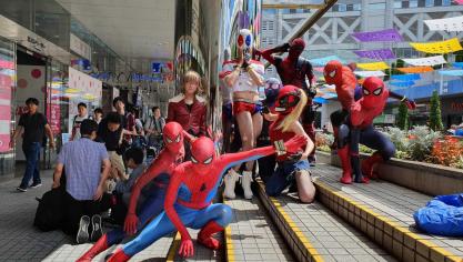 <p>Japan, Tokio: Cosplay-Fans sind als Spiderman gekommen. Der „World Cosplay Summit in Japan ist der größte internationale Wettbewerb dieser Art.</p>
