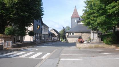 <p>In Nidrum soll ein Dorfplatz zwischen Schule und Kirche entstehen.</p>