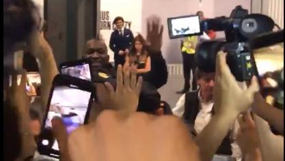 <p>Romelu Lukaku bei seiner Ankunft am Flughafen von Mailand.</p>