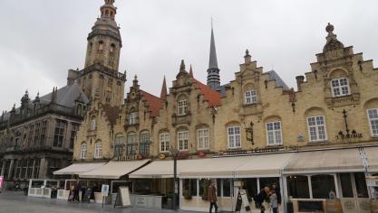 <p>In den Cafés in Veurne lässt es sich gut verweilen.</p>