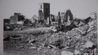 <p>Bombenangriff am 9. August 1944 in St.Vith: Die Vitus-Kirche wurde von Brandbomben schwer getroffen und nahezu komplett zerstört. Bei dem Luftangriff kam 15 Einwohner aus St.Vith ums Leben.</p>