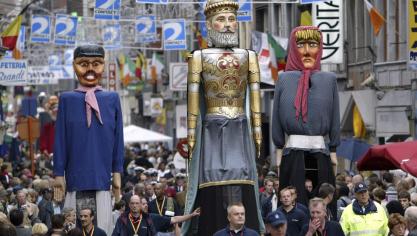 <p>An jedem 15. August findet in Lüttich ein farbenprächtiger Umzug statt, bei dem neben Tchantchès und Nanèsse auch andere Figuren der Lütticher Kultur und Folklore als Riesen dargestellt werden.</p>