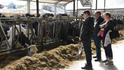 <p>Die zahlreichen Besucher konnten bei Familie Neissen in Dürler einen Blick hinter die Kulissen eines modernen Milchviehbetriebs werfen.</p>
