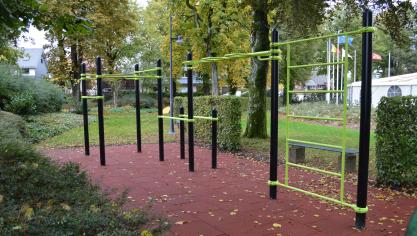 <p>Unweit der Spielgeräte befindet sich der neue Fitness-Outdoor-Parcours.</p>