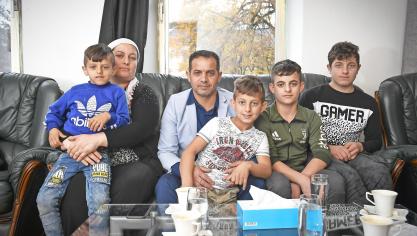 <p>Die kurdische Familie Mohammed hat in Eupen im Dreiländereck eine Bleibe gefunden. Aus der Heimat im syrisch-türkisch-irakischen Dreiländereck musste man fliehen.</p>