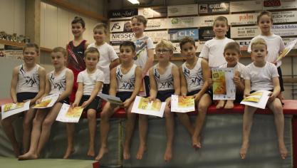 <p>Das Foto zeigt die Teilnehmer, die beim Geräteturnen der Jungen mit der „Coupe Formation“ in Rocherath in die Saison starteten.</p>