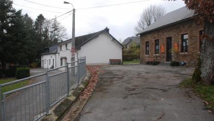 <p>Auch das Dorflokal Alte Schule ist von dem Dorfverschönerungsprojekt betroffen.</p>