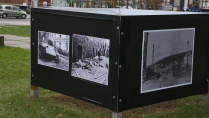 <p>Im Malmedyer Abteipark sind Fotos in Großformat von den Bombardierungen der Stadt am 23., 24. und 25. Dezember 1944 zu sehen.</p>