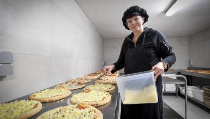 <p>Von der Buchhalterin zur Pizzabäckerin: Cindy Havet und ihr Mann Nicolas haben mit den Pizzaautomaten Neuland betreten.</p>