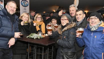 <p>Wer in gemütlicher Runde ein Glas trinken wollte, kam voll auf seine Kosten.</p>