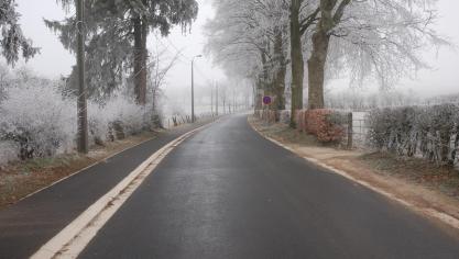 <p>Die Straße Langen Driescher, der Hauptzufahrtsweg zum Sport- und Freizeitzentrum Worriken, wurde von der Gemeinde Bütgenbach komplett erneuert.</p>