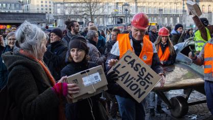 <p>Lüttich: Aktivisten protestieren gegen chinesischen E-Commerce-Riesen Alibaba Group</p>
