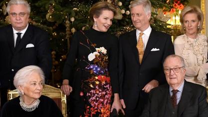<p>Kurz vor Weihnachten 2019 entstand dieses Bild von Albert und seinen drei eehelichen Kindern sowie Königin Mathilde.</p>