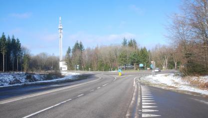 <p>Eine sogenannte ANPR-Kamera zur automatischen Kennzeichenerkennung soll im Bereich des Kreisverkehrs in Elsenborn (Panzer) ihren Platz finden.</p>