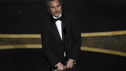 <p>Joaquin Phoenix nimmt bei der 92. Verleihung der Academy Awards im Dolby Theatre den Oscar als bester Hauptdarsteller. Der 45-jährige US-Amerikaner wurde für seine Darstellung des späteren Batman-Gegenspielers in „Joker“ ausgezeichnet.</p>