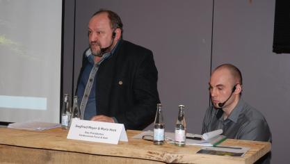 <p>Führten als Gastgeber durch die Diskussion: Siegfried Meyer (links) und Mario Heck, Vize-Präsidenten des Fördervereins Forst &amp; Holz.</p>