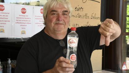 <p>Daumen nach unten: Der Verkauf eines einzelnen Getränkes ist Dieter Liebertz untersagt. Wenn er dieses aber gemeinsam mit einem Snack verkauft, dann darf der Talsperren-Betreiber aktiv werden.</p>