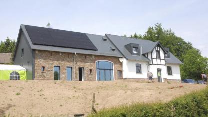 <p>Auch das Dorfhaus in Holzheim wurde mit Hilfe der Genossenschaft mit einer Photovoltaik-Anlage ausgestattet.</p>