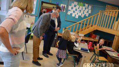 <p>Erster Schultag - unterwegs mit Minister Harald Mollers</p>
